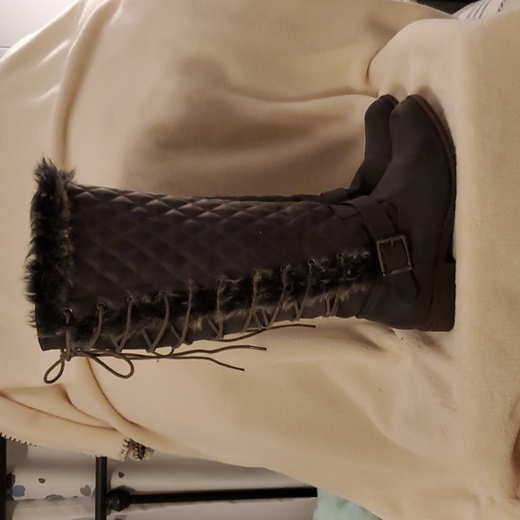 Boots - Picture 3 of 11